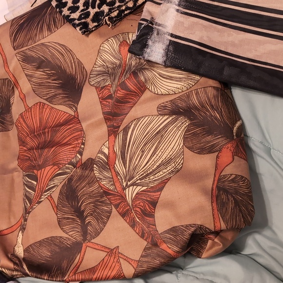 🏵️Assorted Fabric Decor Bundle with Patterns - Picture 2 of 4